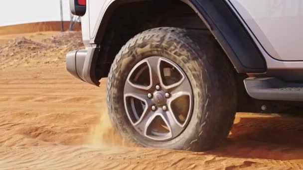 Medium Slow Motion Handheld Shot Jeep Wheel Spinning Desert Dubai — стоковое видео