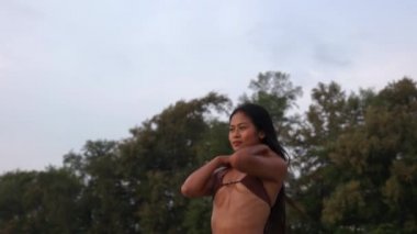 Tayland 'da Bikini On Beach' te Orta Yol Yavaş Çekim