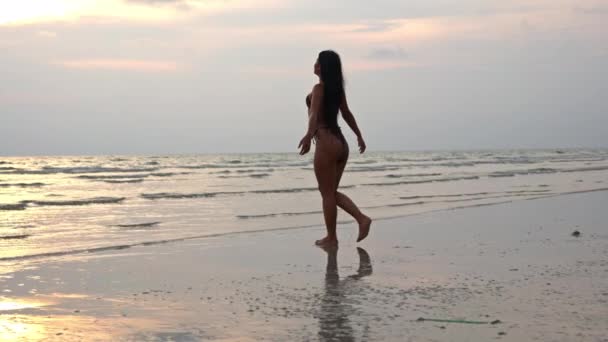 Slow Motion Wide Tracking Shot Beautiful Young Woman Bikini Avec — Video