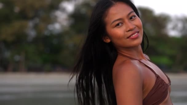 Medium Tracking Handheld Slow Motion Shot Beautiful Young Woman Looking — Video