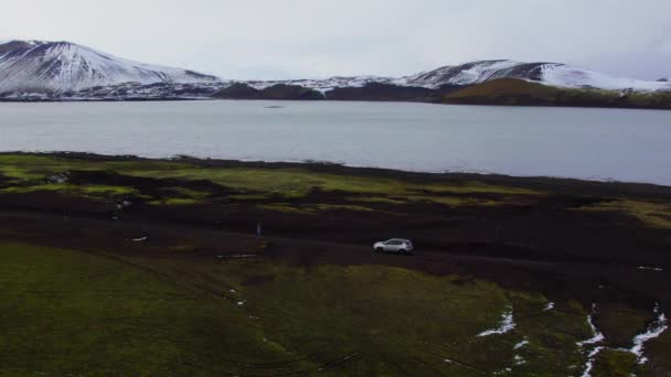 Aerial Car Driving Mud Dirt Road Lake Majestic Snow Capped — Video Stock