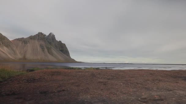 View Moving Car Window River Mountains Iceland Overcast Day Snímek — Stock video