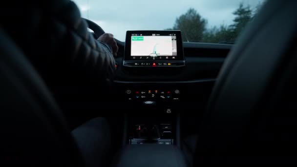 Car View Back Seat Man Driving Car Evening Rainy Day — Vídeo de Stock