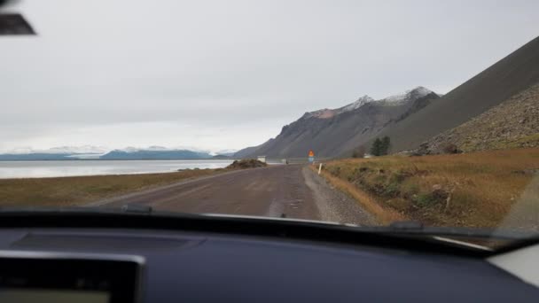 View Moving Car Windshield Dirt Road Fjord Iceland Overcast Day — Vídeo de Stock