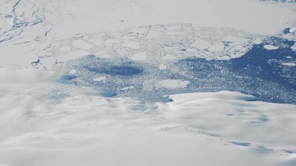 Wide View Plane Frozen Coastline Blue Ocean Greenland — Stockvideo