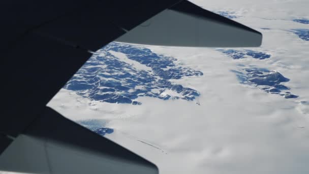 Wide High Angle View Plane Shot Snow Ice Covered Greenland — Vídeos de Stock