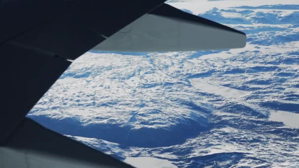 从冰雪覆盖的格陵兰岛上俯瞰广袤的高角风景 — 图库视频影像