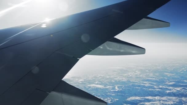 Weitwinkelblick Aus Dem Flugzeug Mit Flügelschlag Schnee Und Eis Bedecken — Stockvideo