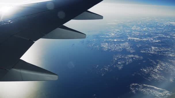 Wide High Angle View Airplane Wing Shot Ice Covered Greenland — Vídeos de Stock