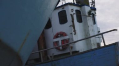 Eski bir balıkçı teknesi Wheelhouse kabininin dış görüntüsü. Görüntü