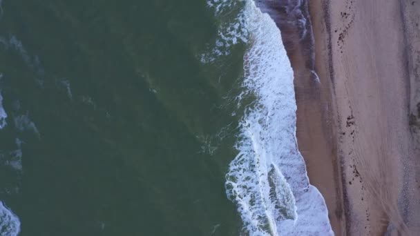 Воздух Над Песчаным Побережьем Волны Разбиваются Берегу Мбаппе Лучший Бомбардир — стоковое видео