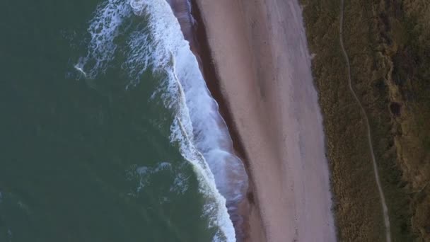 Aerial Sandy Coastline Waves Crashing Shore Beautiful Seascape Top Shot — Stock videók