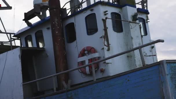 Close View Old Fishing Boats Wheelhouse Cabin Orbital Shot — 图库视频影像