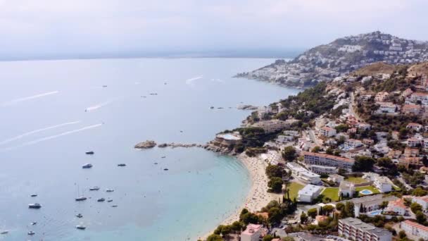 Aerial View Famous Coastal Mediterranean Town Roses Spain Amazing Seascape — Αρχείο Βίντεο
