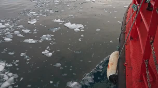 High Angle View Wide Shot Surface Sea Ice Boat Greenland — Stok video