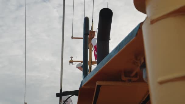 Lockdown Medium Slow Motion Shot Flag Blowing Wind Deck Ship — ストック動画