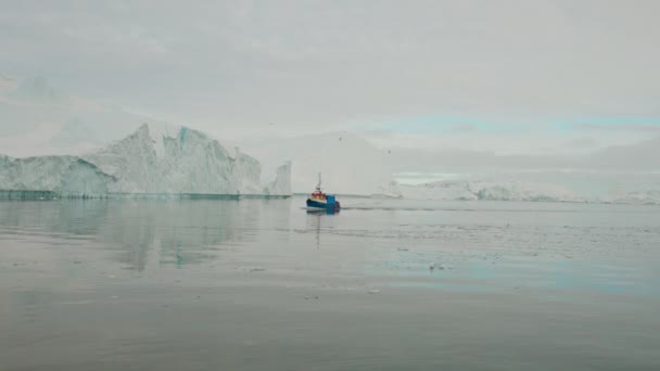 Wide Slow Motion Shot Fishing Trawler Calm Still Sea Icebergs — Stock Video