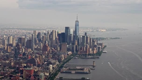 Bir Helikopterden Çekilmiş New York Manhattan Hava Görüntüsü Kentsel Şehir — Stok video