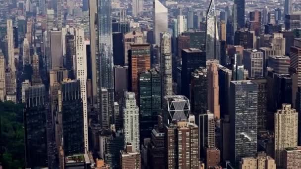 Veduta Aerea Grattacielo Manhattan Girato Elicottero Paesaggio Urbano Inclinazione Panoramica — Video Stock