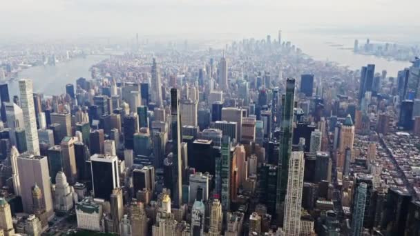 Bir Helikopterden Çekilmiş New York Manhattan Gökdelenlerinin Hava Görüntüsü Kentsel — Stok video