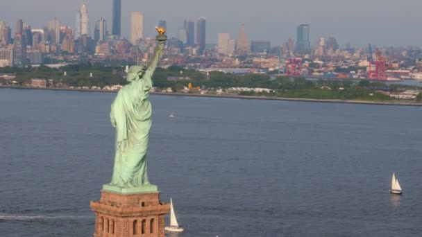 Aerial View Iconic Statue Liberty New York Harbor Famous Landmark — kuvapankkivideo