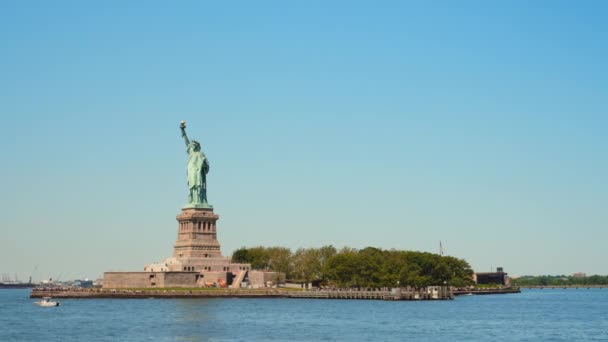 Иконописная Статуя Свободы Гавань Нью Йорка Знаменитая Достопримечательность Символ Западных — стоковое видео