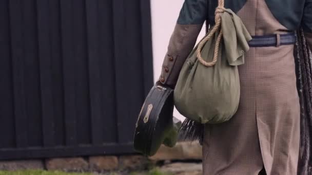 Close Stylish Man Sack Bag His Shoulder Banjo Case His — Stok Video
