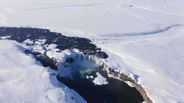 Wide Drone Flight Tilting Skjalfandafljot River Godafoss Waterfall Snow Covered — Stock video