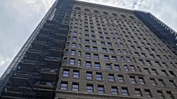 Low Angle Wide Shot Side Flatiron Building New York City — Vídeo de Stock