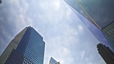 Low Angle Wide Panning Shot Of One World Trade Centre Reflecting Cloudy Sky In New York City