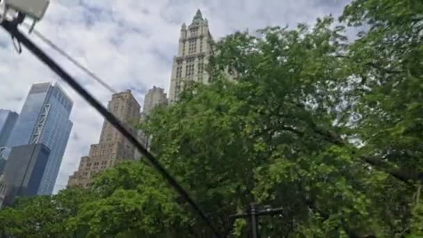 Dolly Wide Low Angle Shot New York Skyline Trees Woolworth — Stock Video