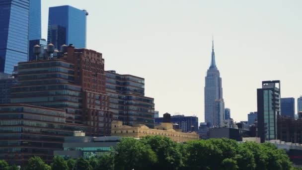 Modern High Rising Glass Buildings Manhattan Daytime New York Trucking — 비디오