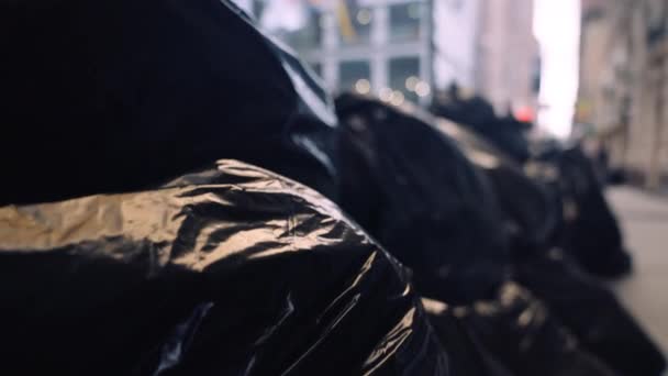 Close Black Plastic Bags Filled Trash City Street New York — Vídeo de Stock