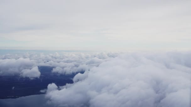 View Plane Window Beautiful Sea White Fluffy Clouds Flight Beautiful — Vídeos de Stock