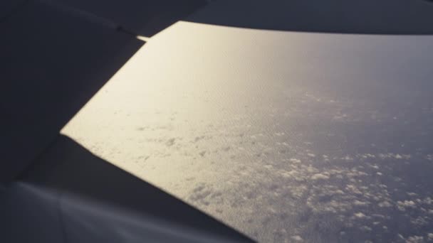 Close View Plane Window Aircrafts Wing Sea Sunlight Reflections Surface — Vídeo de Stock