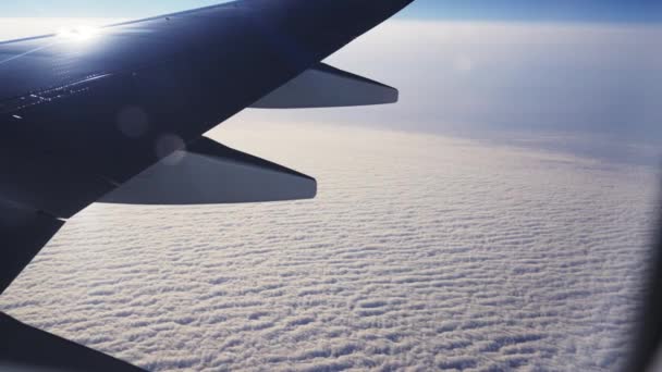 Close View Plane Window Aircrafts Wing Sea White Clouds Flight — Vídeo de Stock