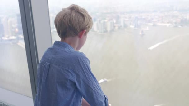 Medium Slow Motion Handheld Arcing Shot Young Boy Looking Skyscraper — Stockvideo