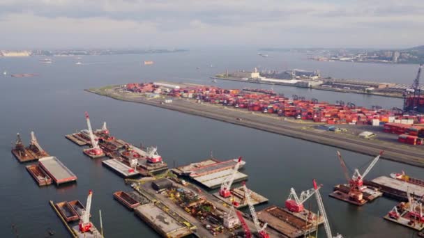 Aerial Brooklyn Port Cranes Containers New York Filmed Helicopter Panoramic — Vídeo de Stock