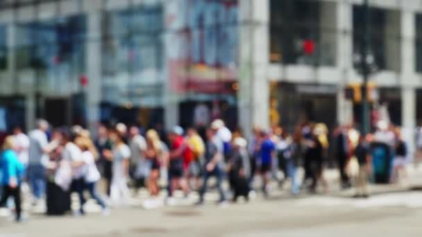 Handheld Wide Slow Motion Shot Pedestrians Walking Crossing Streets Traffic — Vídeos de Stock