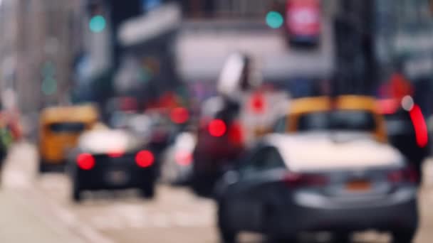 Traffic Road Midtown New York Cars Slowly Driving Road Defocused — Vídeo de Stock