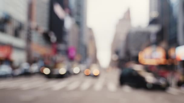 Intersection Crosswalk Traffic Road New York Defocused Cityscape Slow Motion — Vídeo de Stock