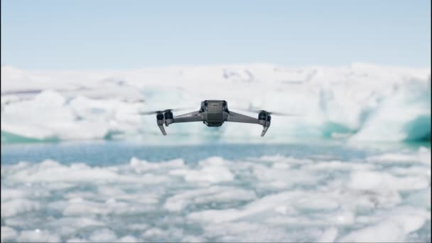 Drone Fliying Jokulsarlon Glacier Lagoon Diamond Beach Iceland Drone Flies — Vídeo de stock