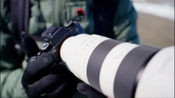 Close Mans Hand Glove Adjusting Zoom Ring Digital Camera Lens — Vídeos de Stock