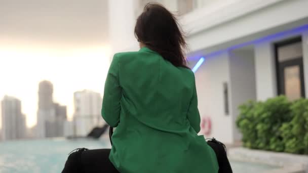 Medium Arcing Slow Motion Shot Dancer Green Sitting Moving Chair — Stockvideo