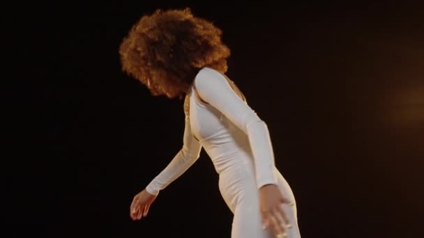 Close Smiling African American Woman Afro Style Hairs White Jumpsuit — Video Stock