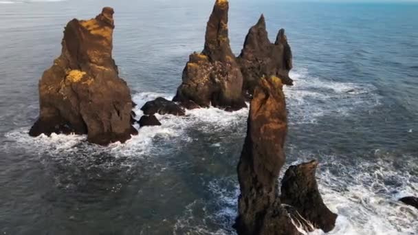 Wide Drone Flight Arcing Sea Stacks Iceland — Stock Video
