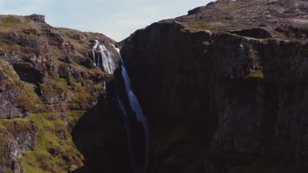 Aerial View Majestic Glymur Waterfall West Iceland Bright Sunny Day — Vídeo de stock
