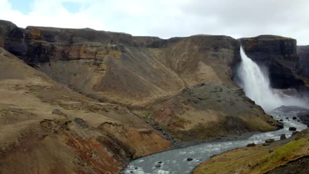 Aerial Majestic Haifoss Waterfall Spectacular Scenery Iceland Slow Motion Panoramic — Vídeo de Stock