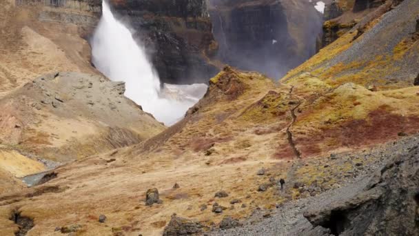 Land Formations Covered Moss Haifoss Waterfall Nature Iceland Slow Motion — Stockvideo