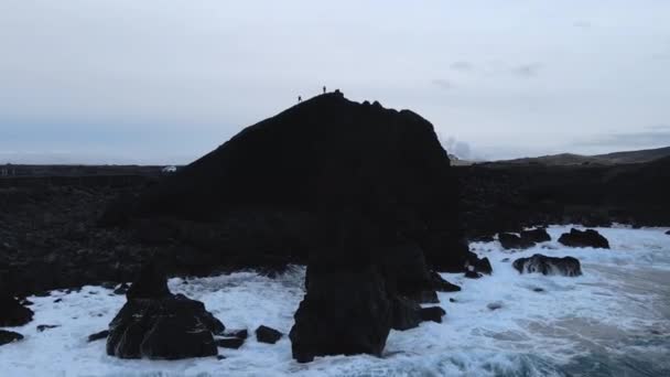 Aerial Magnificent Seascape South Coast Iceland Waves Crashing Black Rocks — Stockvideo